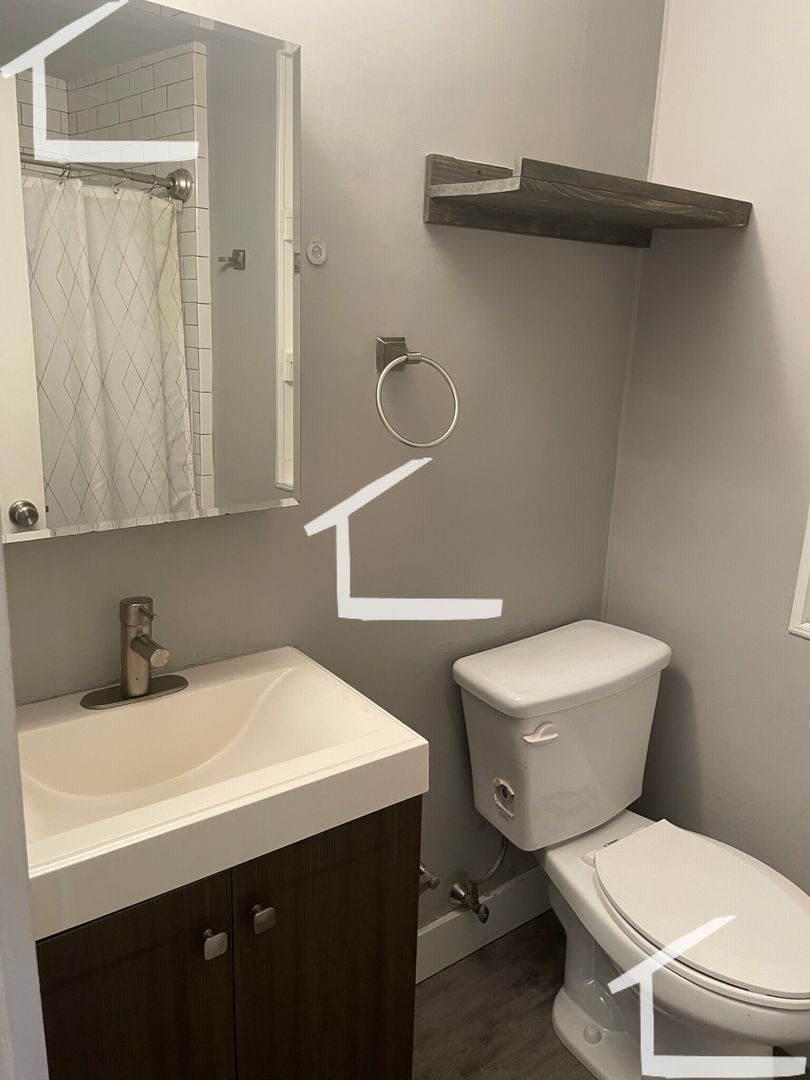 Boston House: 873 East Second st