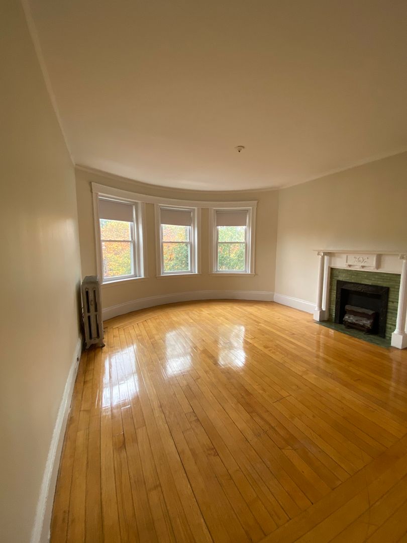 Brookline Condo: 1822 Beacon St