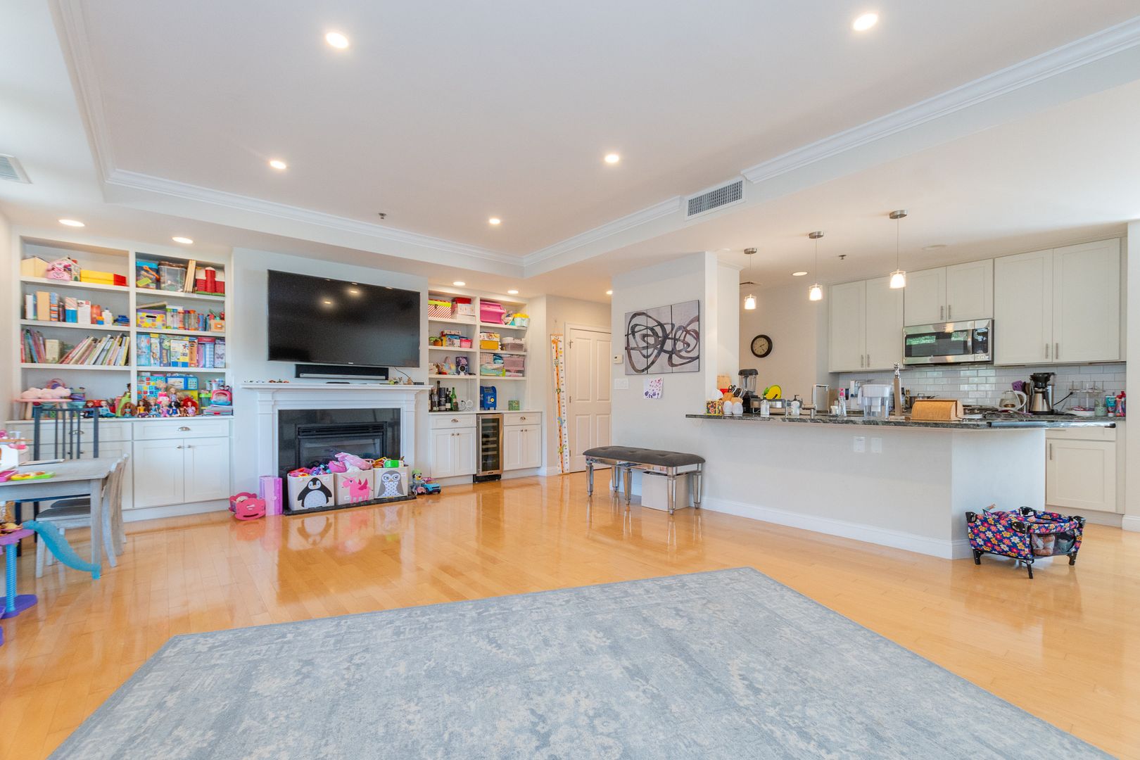 Brookline Condo: 1605 Beacon St