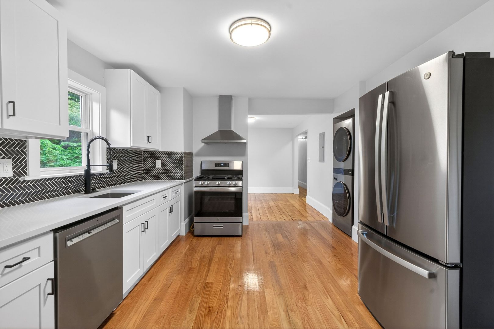Somerville House: 114 Woodstock St