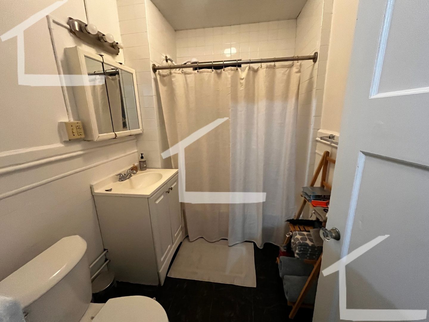 Boston House: 452B park Dr.