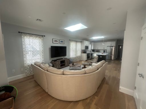 No Broker Fee | Spacious 3 Bed, 2 Bath with In-Unit Laundry & Parking – photo 1