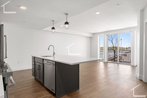 Large luxury unit in Brighton – photo 1