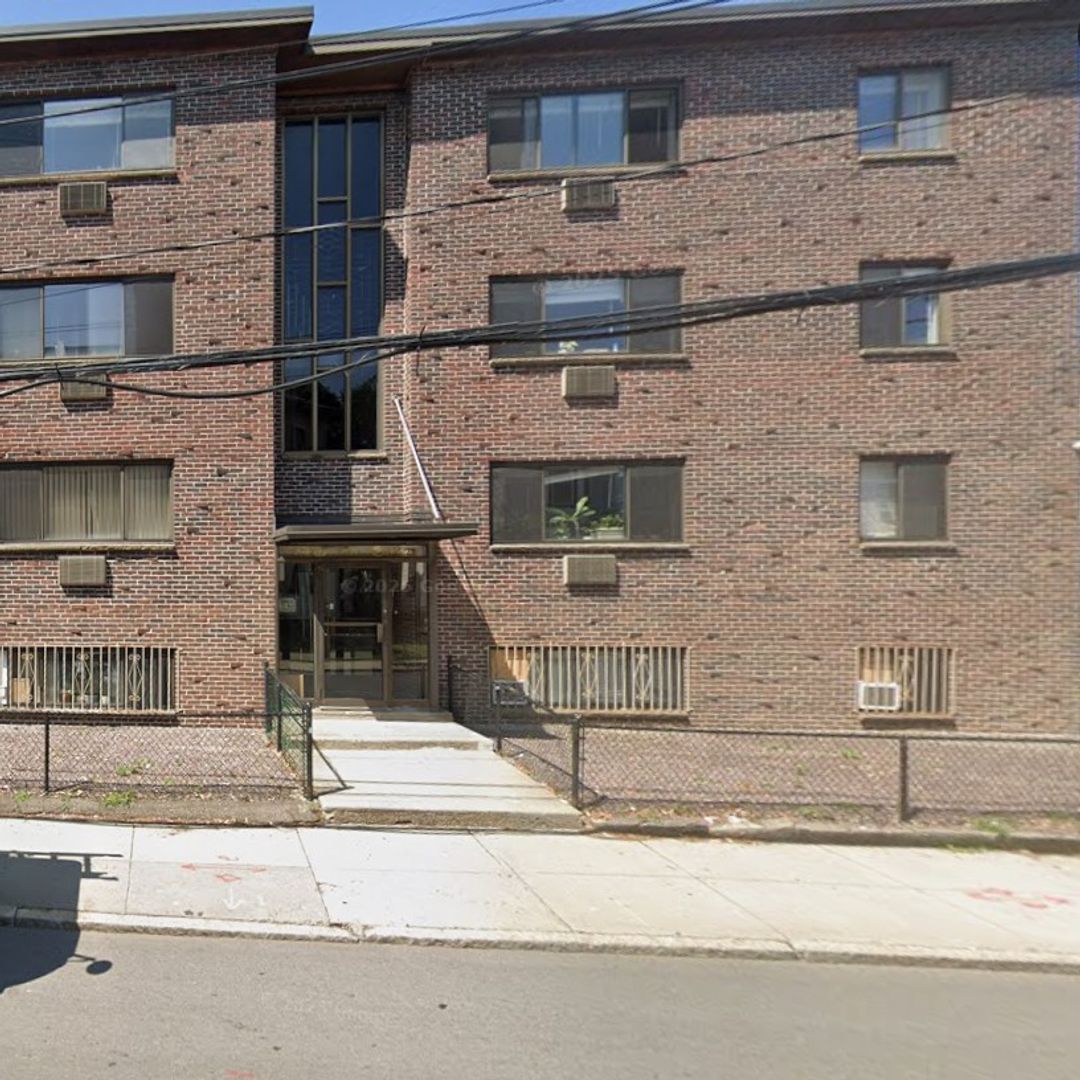 Boston House: 38 Linden St.