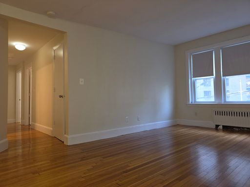 No Brokers Fee, No Security Deposit, Heat and Hot Water Included, Elevator, Laundry – photo 1
