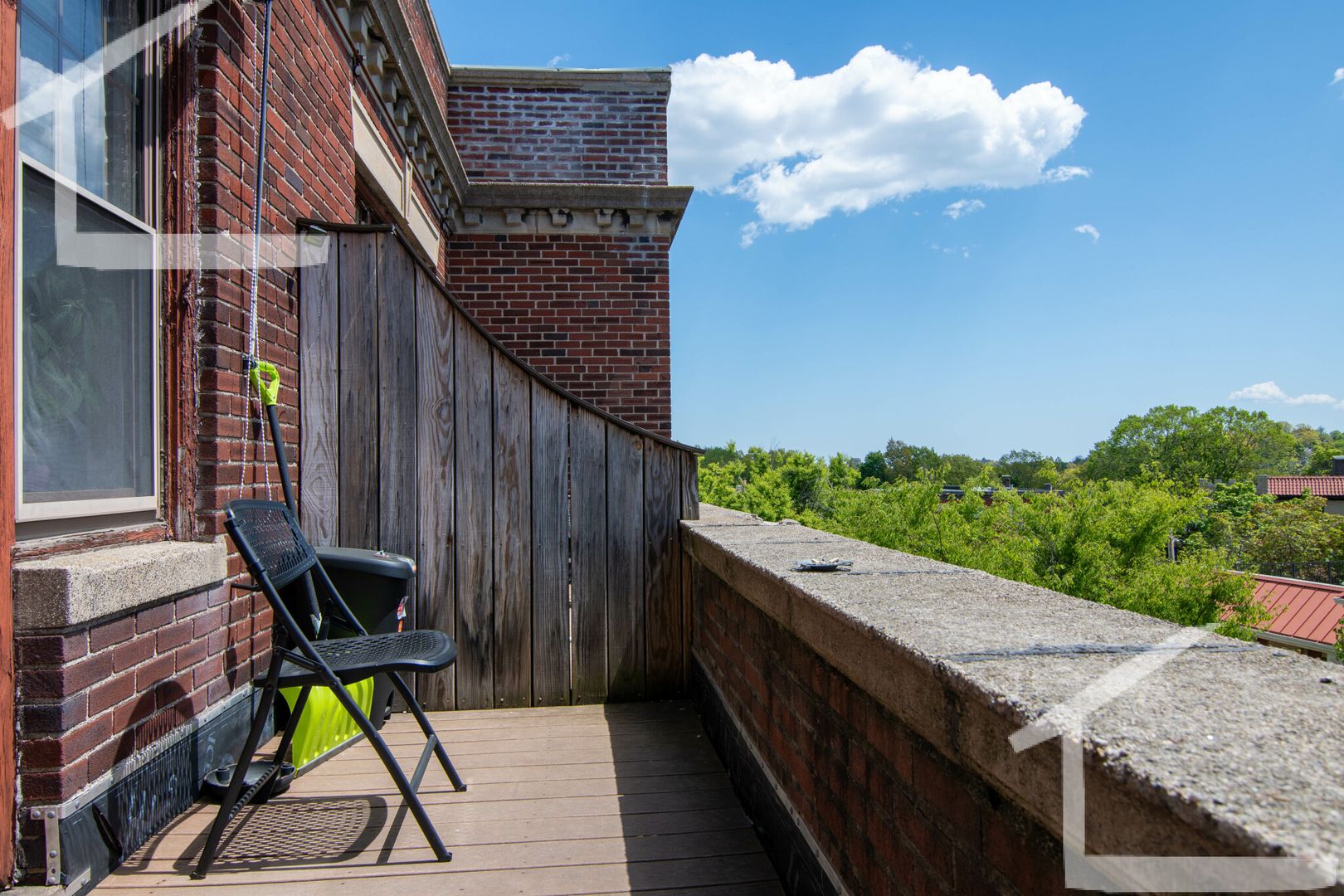 Brighton House: 10-39 Mount Hood Rd