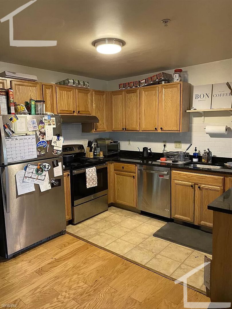 Allston Townhome: 34 Raymond St