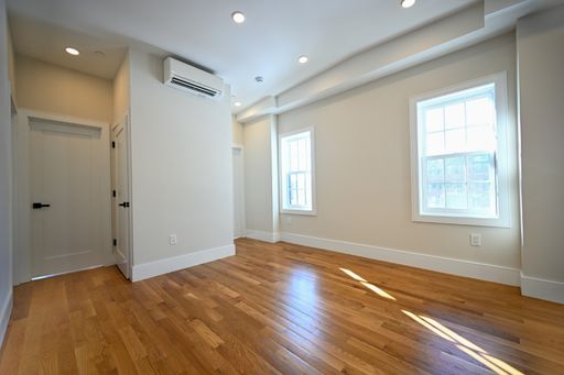 Brand New Penthouse in Bay Village, Central Heat/AC, In-Unit Washer and Dryer, Private Roof Deck – photo 1