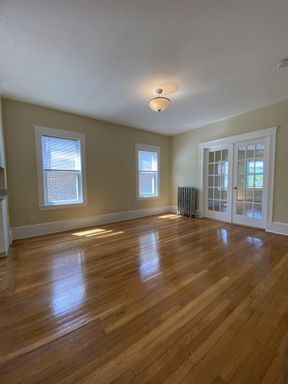 NO FEE! WOW!!! BRIGHT & SUNNY BROOKLINE 4 BED/2 BATH AVAILABLE SEPTEMBER 1ST – photo 1
