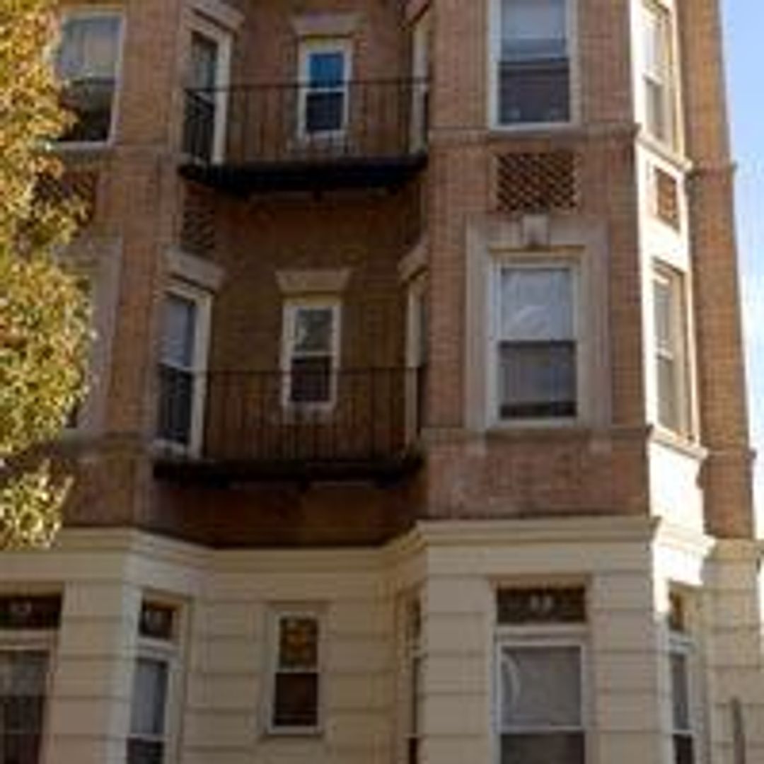 Fenway Condo: 38 Hemenway St