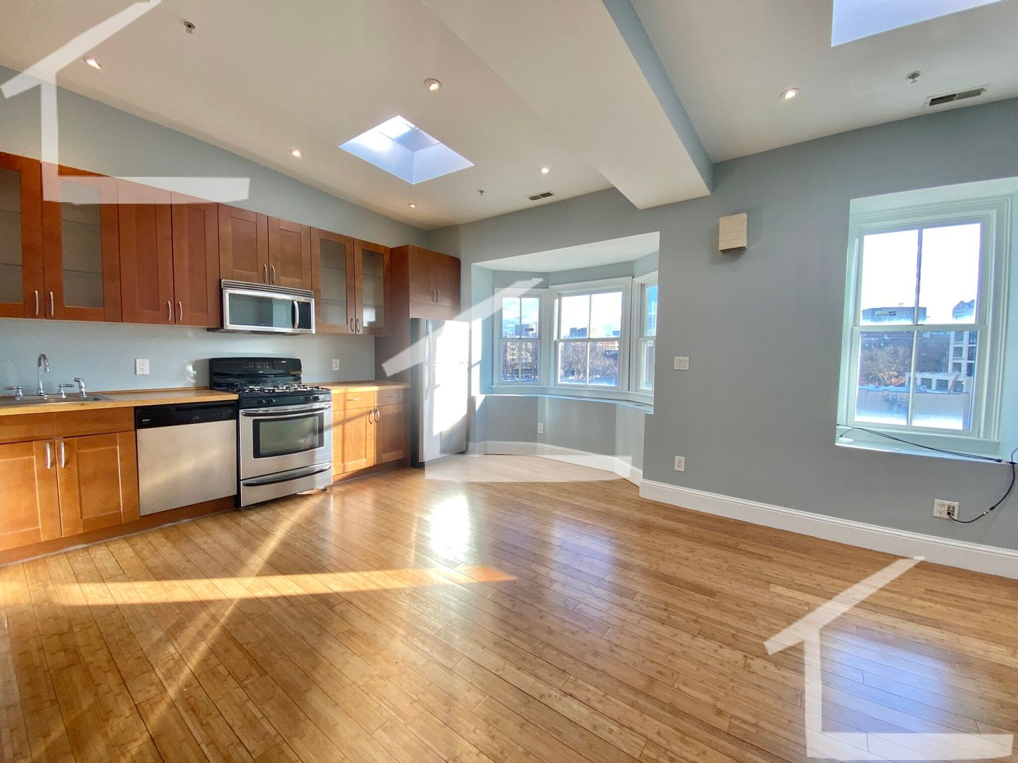 Boston Condo: 9 Cortes St