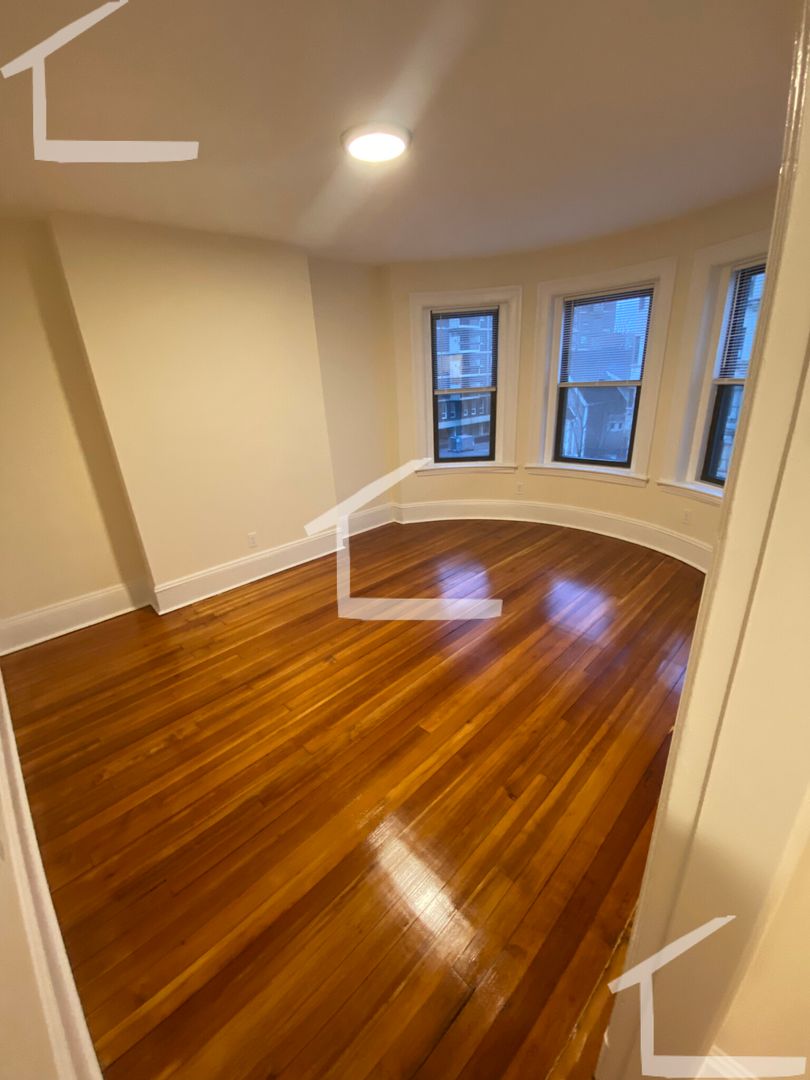 Cambridge Condo: 885 Massachusetts Ave