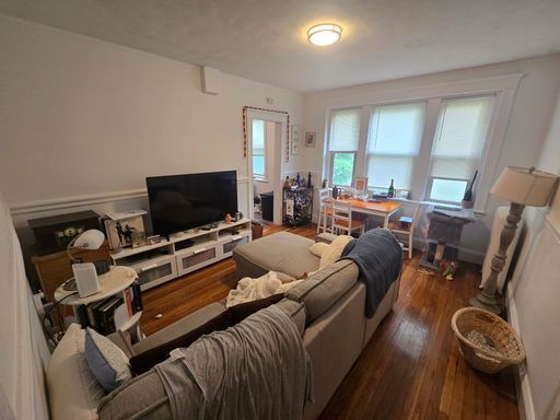 NO FEE! UPDATED APARTMENT ON BROOKLINE LINE AVAILABLE 9/! – photo 1