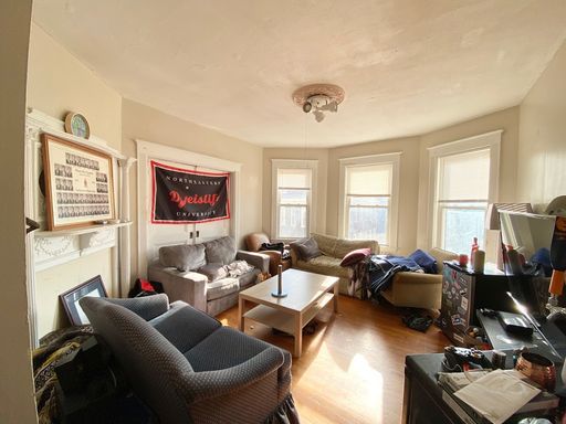 NO FEE - MISSION HILL 4 BED W/ LAUNDRY IN UNIT – photo 1