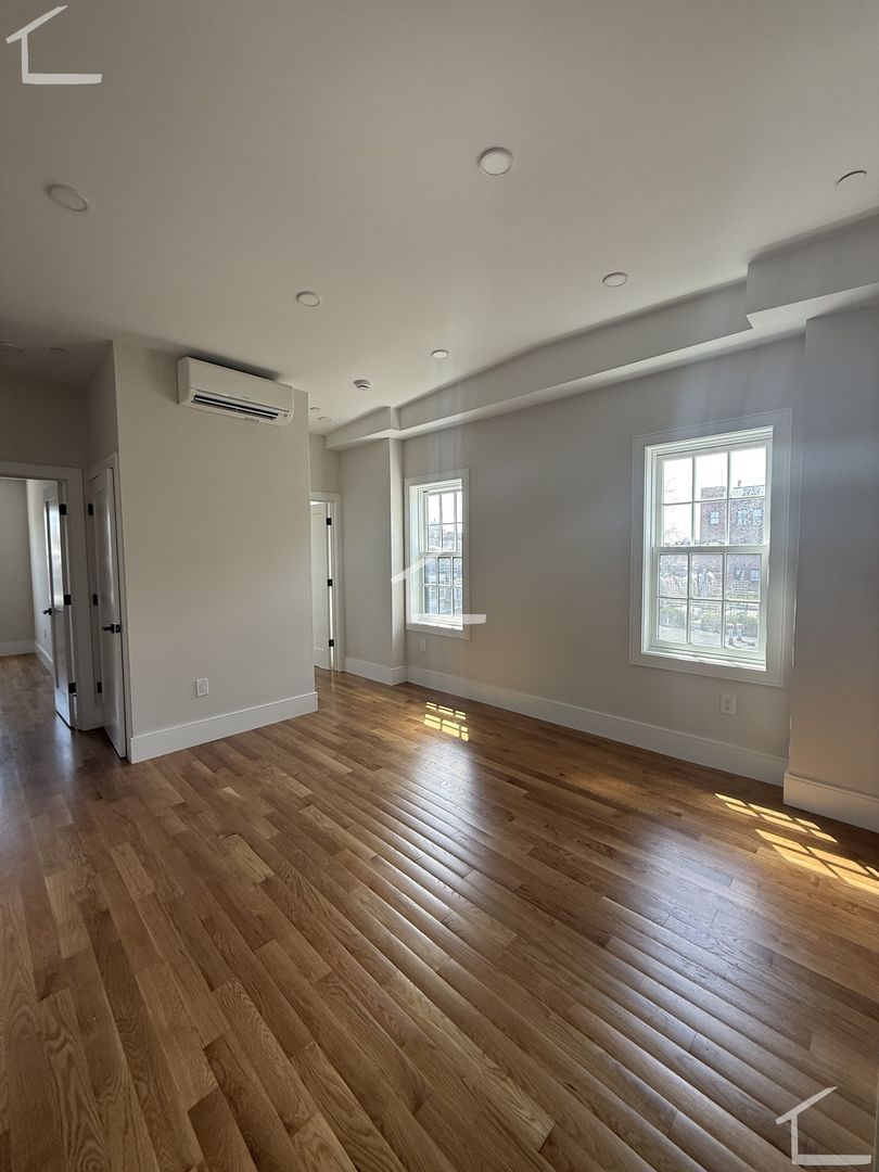 Boston Condo: 18 Winchester Street