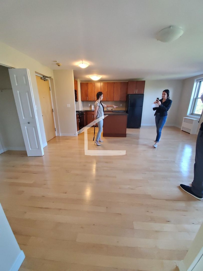 Boston House: 9 Camelot Court