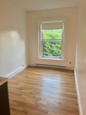 Bright Beacon St. Studio — Heat & Hot Water Included | LL Paying Broker Fee – photo 1