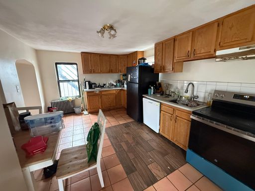 ALLSTON 5 BED/2 BATH AVAILABLE 9/1 – photo 1