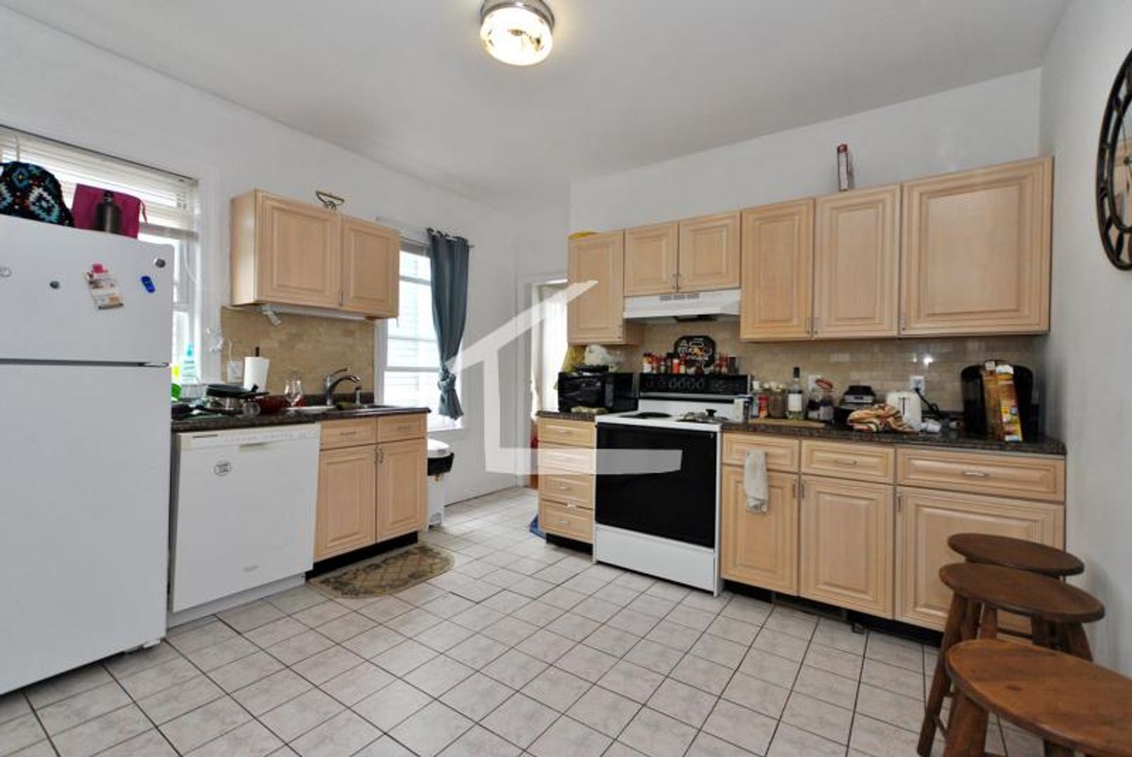 Boston House: 66 Brook St