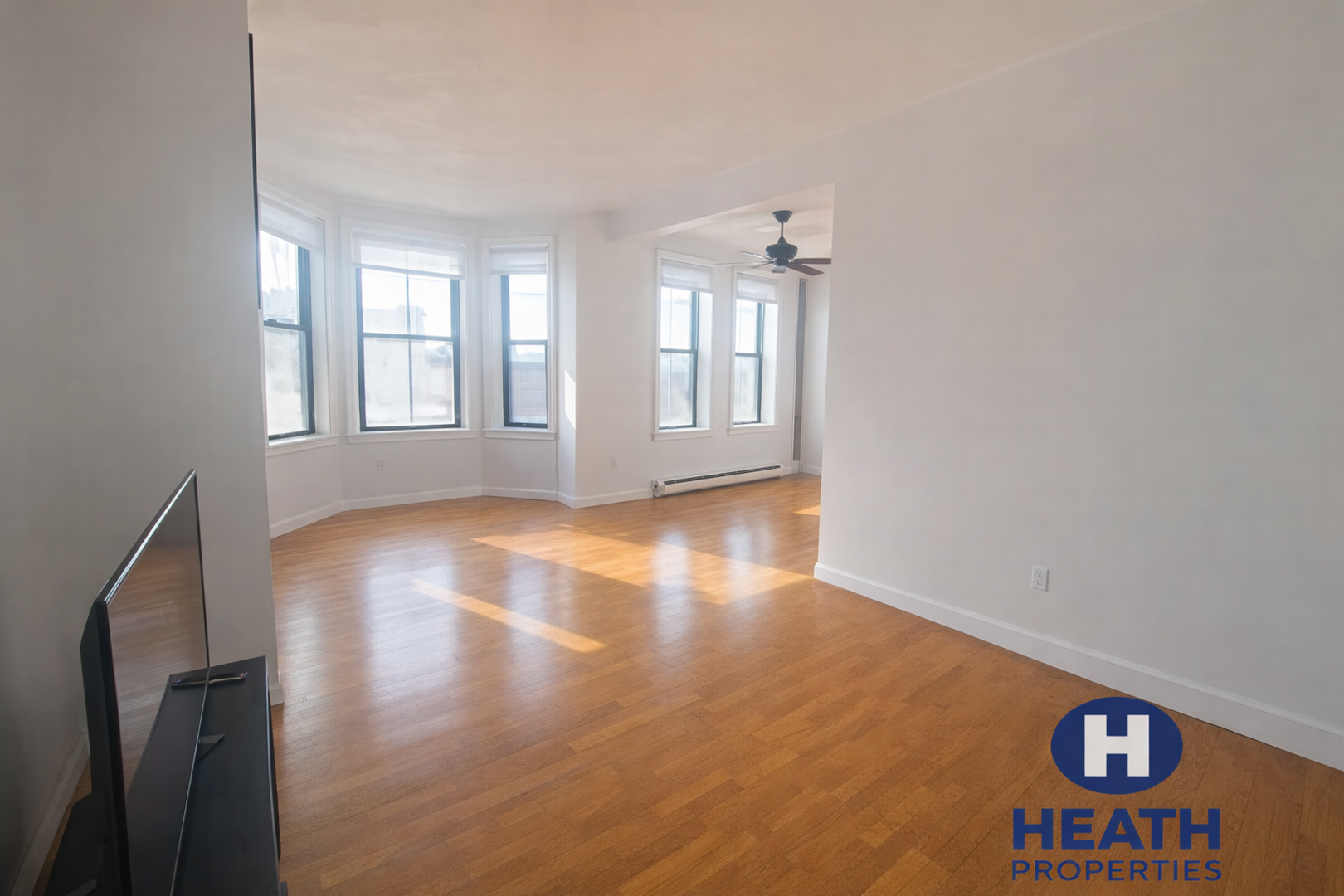 Boston Condo: Open 23 Cortes St.