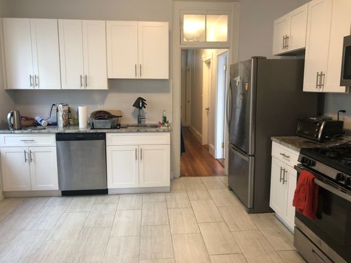 No Brokers Fee, In-Unit Washer and Dryer, Pets- Friendly Unit, Porch, Greal Location! – photo 1