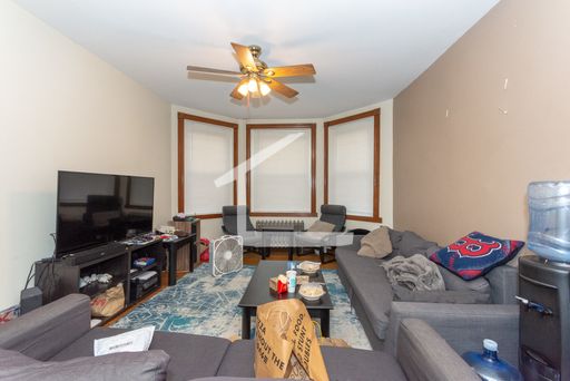 No Brokers Fee. Desirable Brookline Location. Heat, Hot Water Included, Laundry on a Site – photo 1