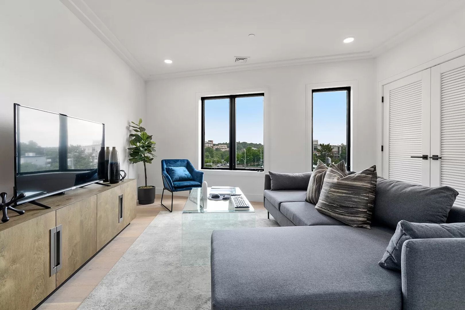 Boston Condo: 50 Leo M Birmingham Pkwy