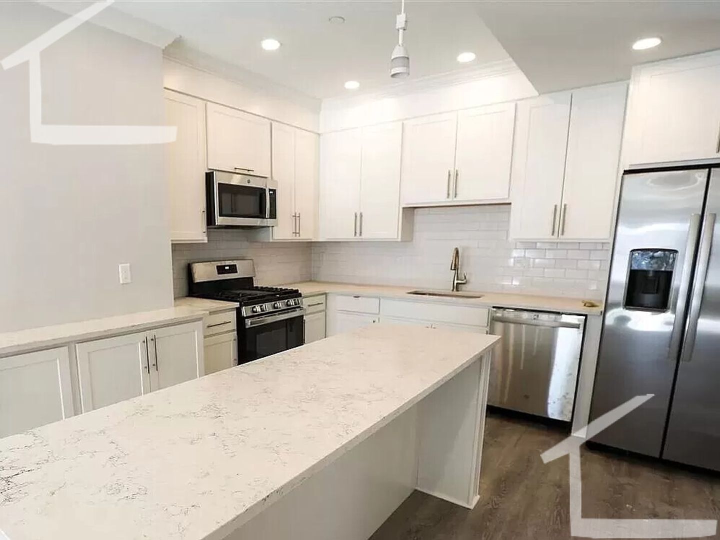 Boston House: 121 Kenrick St