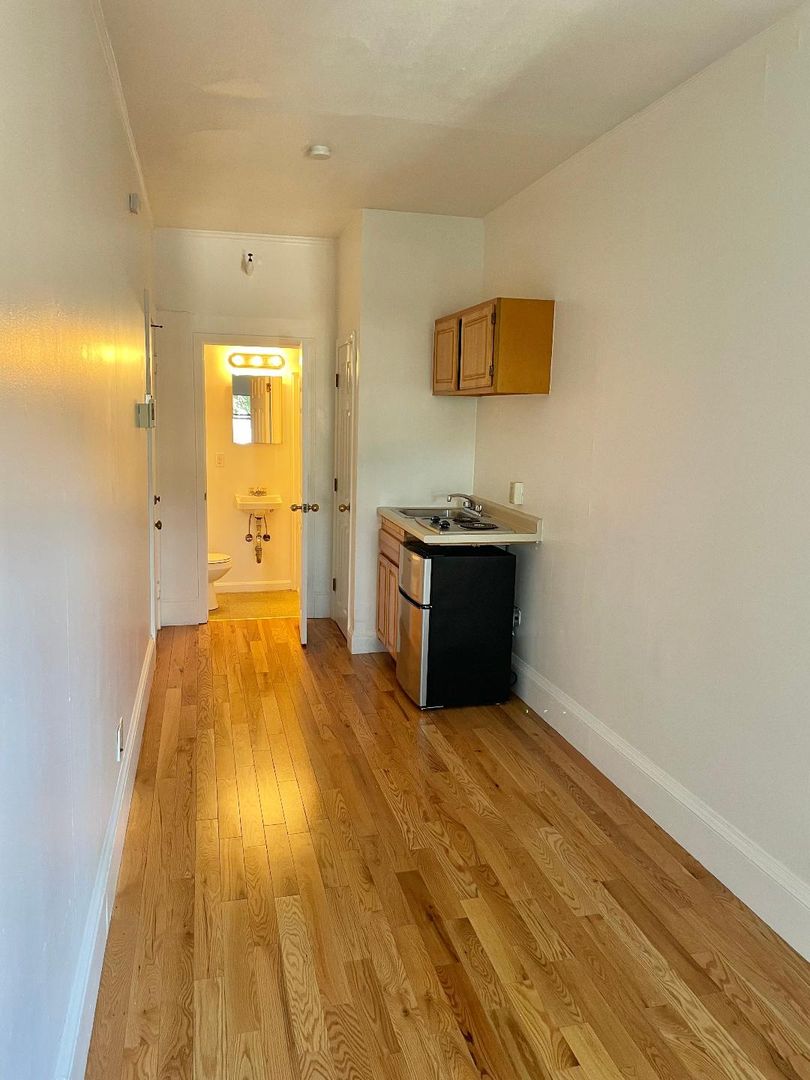 Brookline Condo: 1061 Beacon St