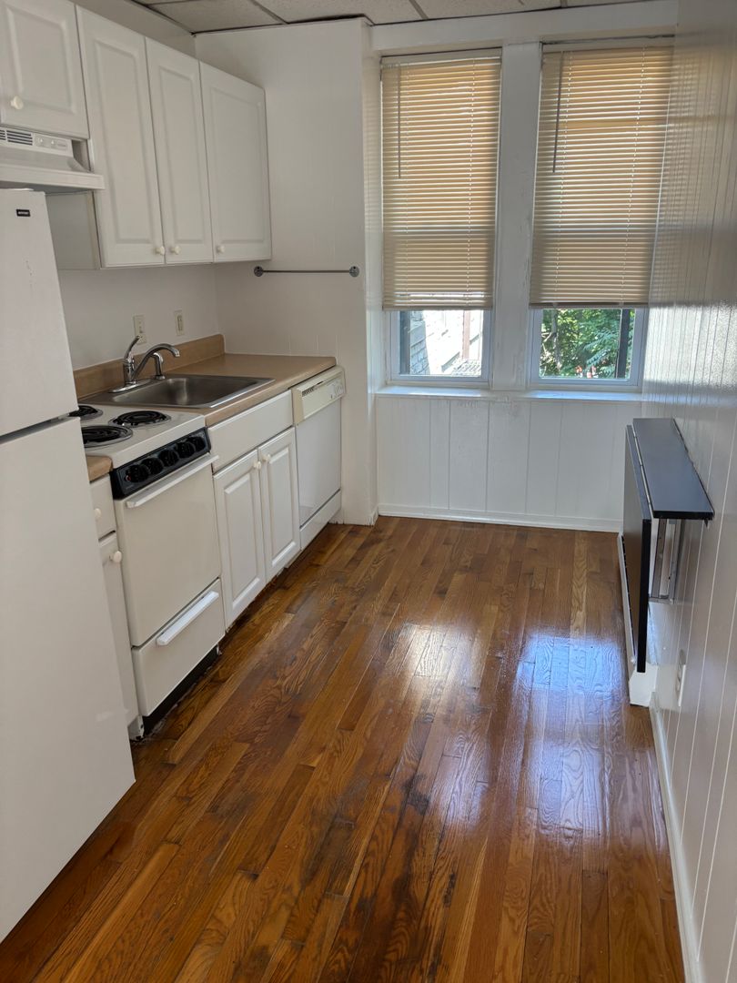 Brighton Condo: 199 Strathmore Rd.
