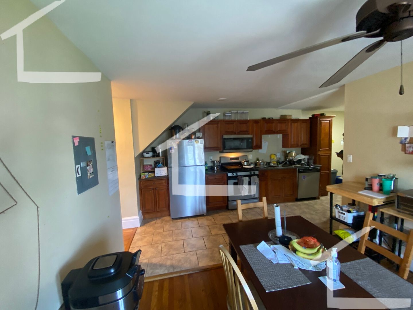 Somerville House: 91 Glen St