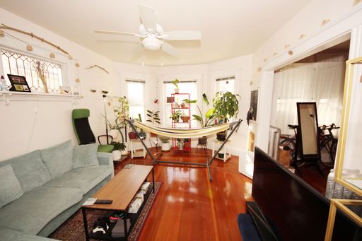 Brighton 2 Bed | Cats Welcome | Laundry in Building | No Broker Fee