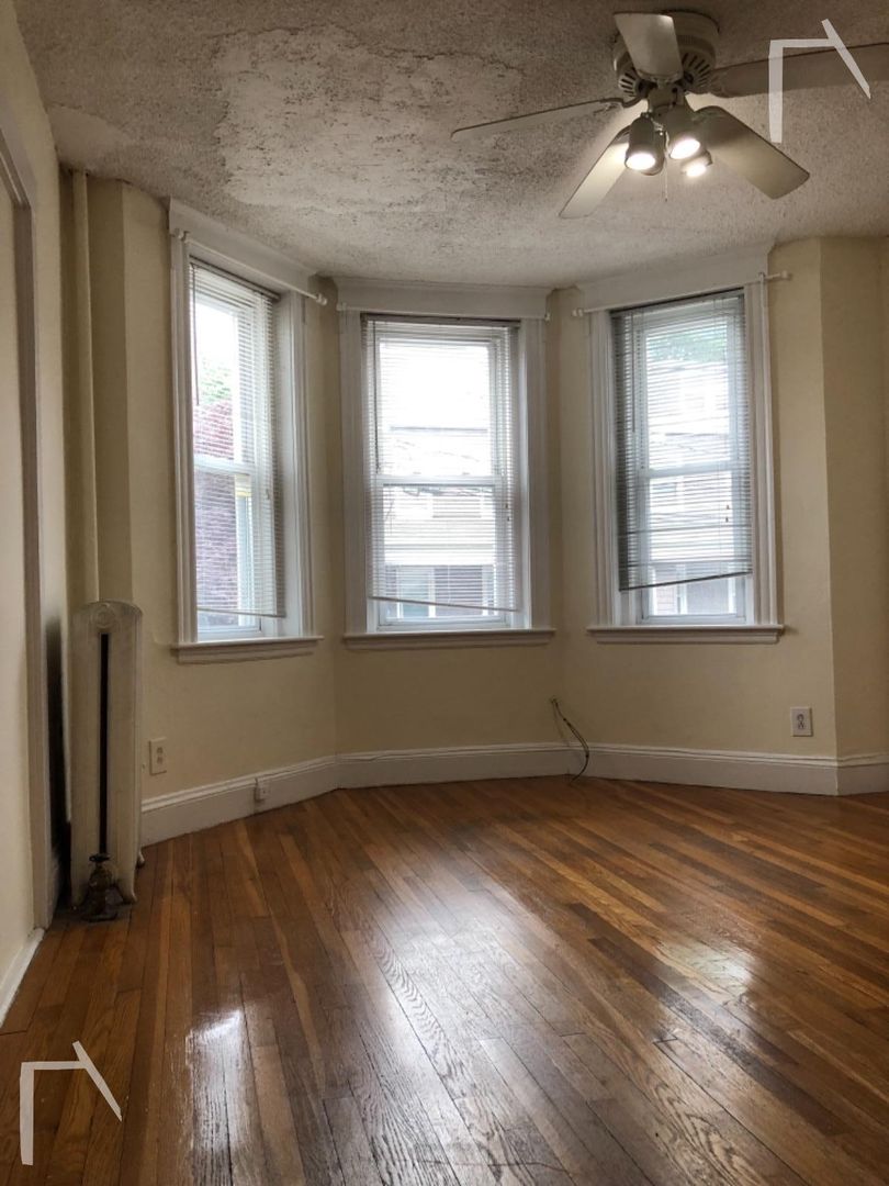 Allston Condo: 6 Barrows St
