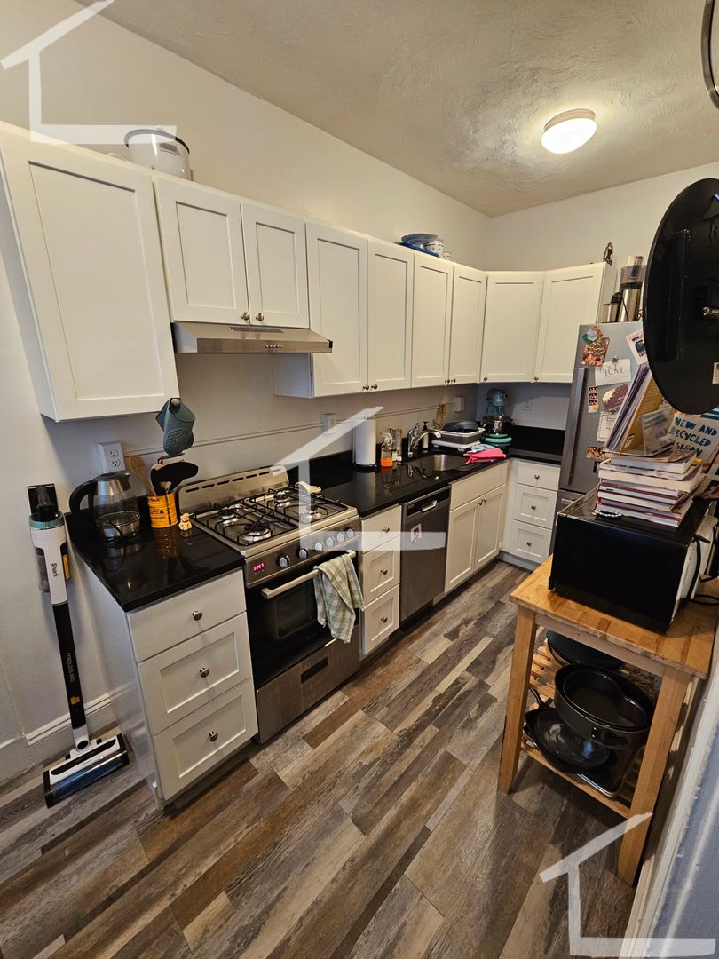 Boston House: 120 Brainerd Rd