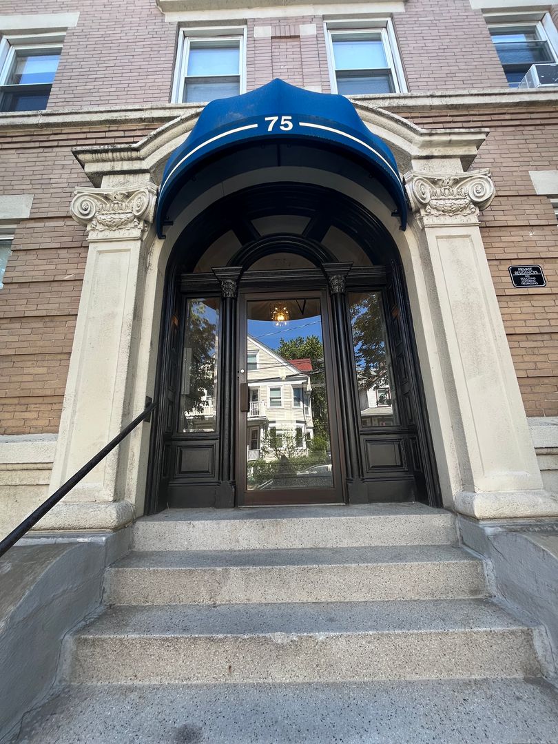 Boston Condo: 75 Chester Street