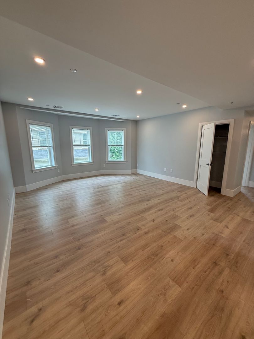 Boston Townhome: 8 Holton St