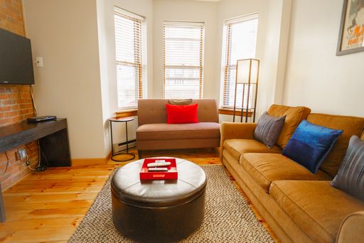 No Brokers Fee, Nicely updated 1 bedroom / 1 bathroom in South End, New Kitchen, Laundry on a Site, Available Furnished or Unfurnished – photo 1