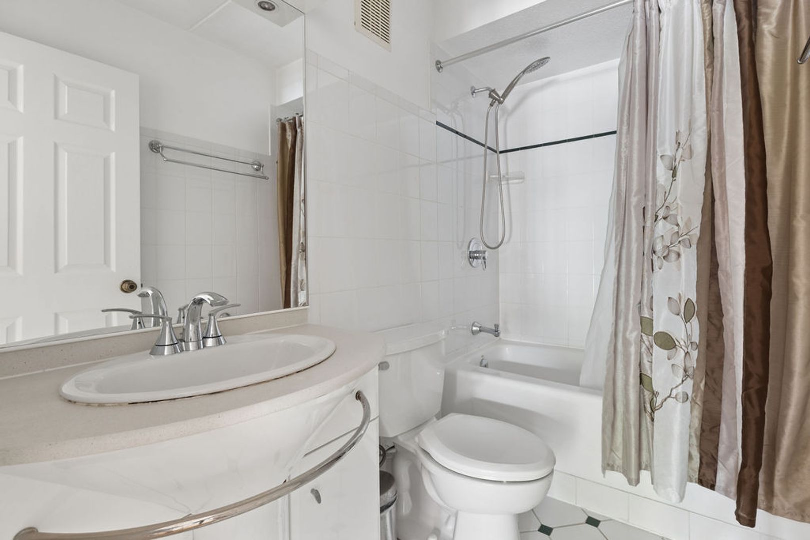 Boston Condo: 4975 Washington St., #209, Boston, MA 02132 (West Roxbury)