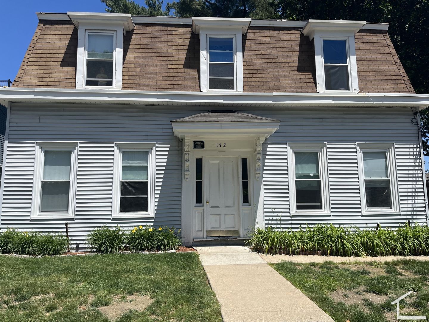 Boston House: 172 Bigelow St