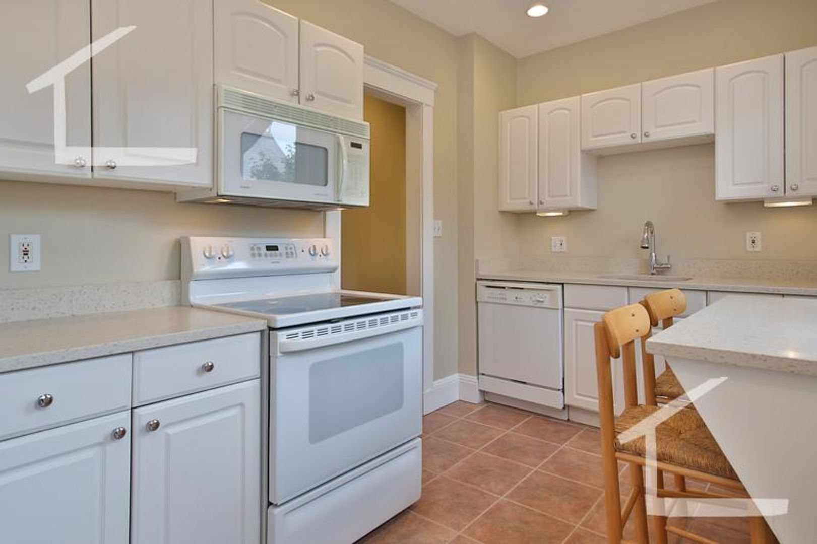Boston Condo: 1103 Boylston St