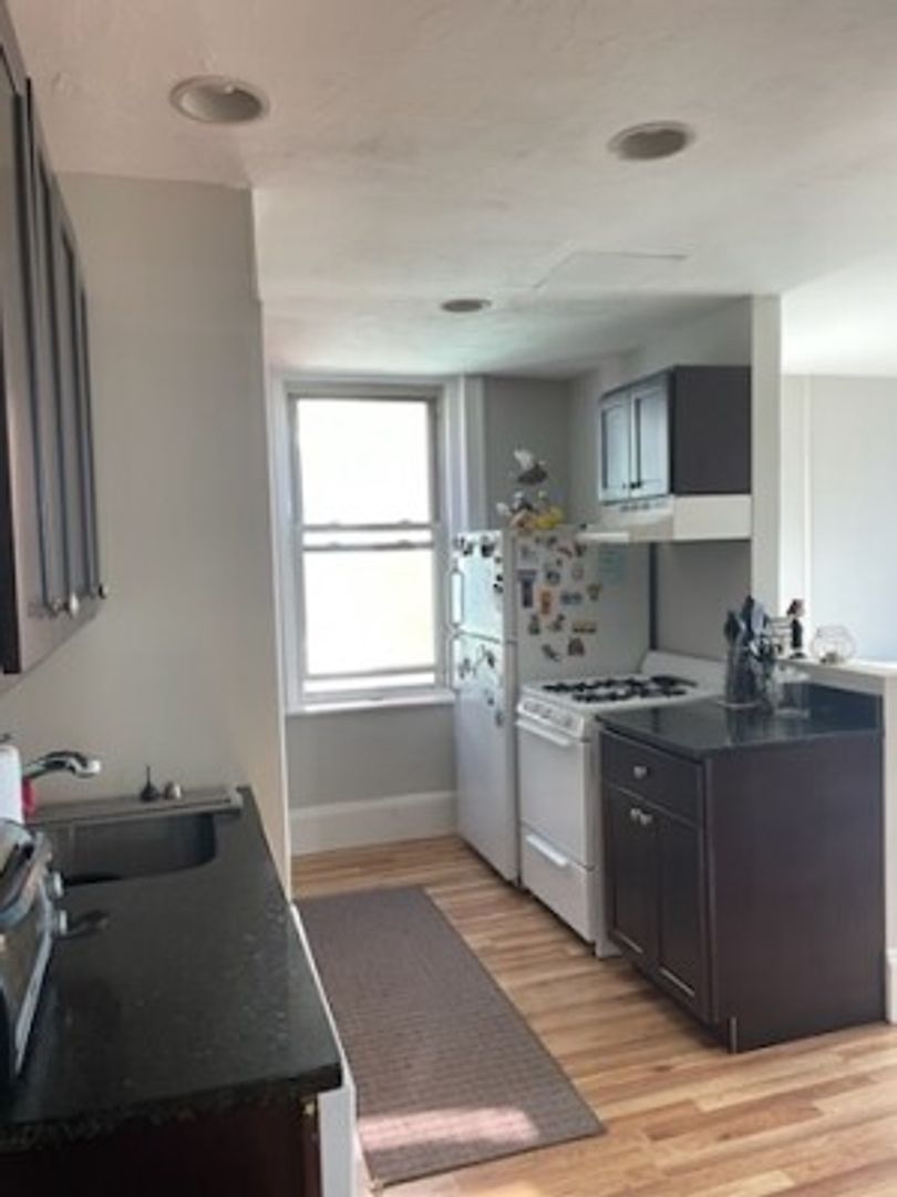 Boston Condo: 224 Hanover St