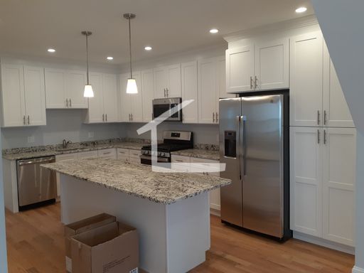 No Brokers Fee, No Security Deposit 5 Bed. 3 Full Bathroom in Brighton. Porch Yard, Extra Room, Parking – photo 1
