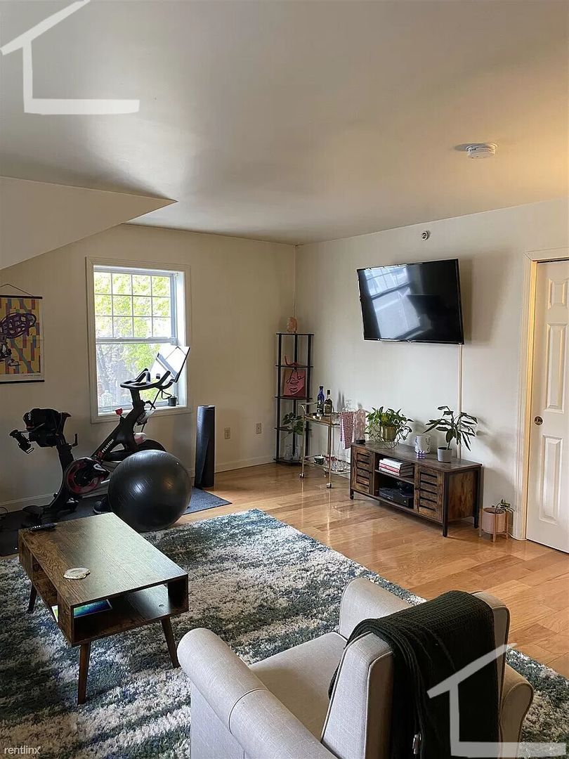Boston Townhome: 36A Raymond St