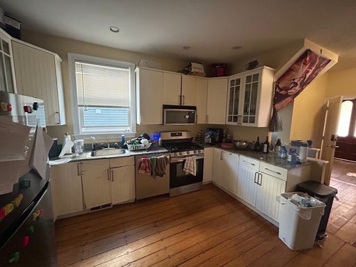 NO FEE!!! 6 BED/2 BATH IN PRIME MISSION HILL LOCATION ~ A/C, IN-UNIT LAUNDRY – photo 1