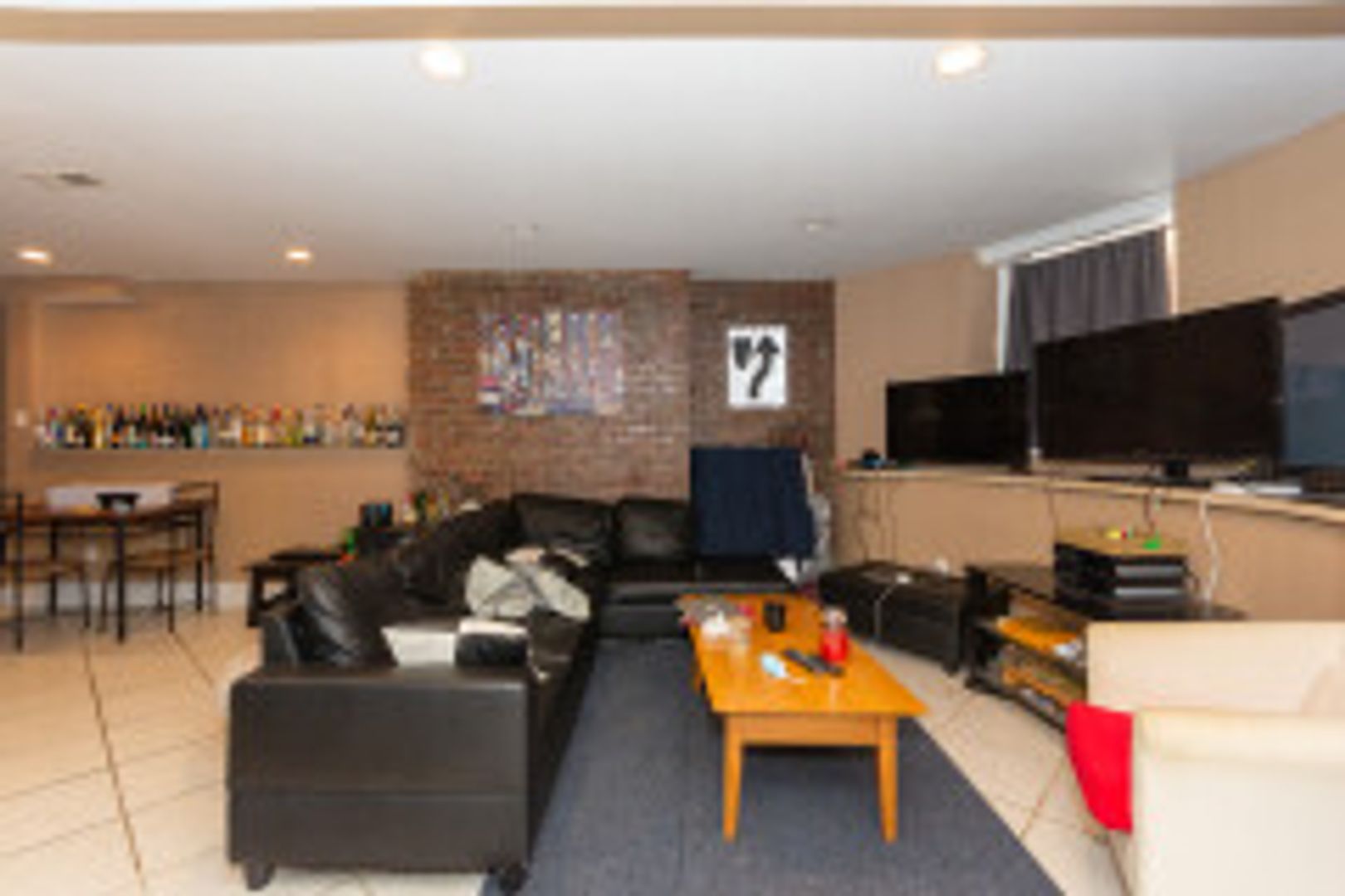 Boston House: 8 Saint Lukes Rd.