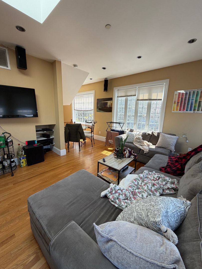 Boston Condo: 146 Hillside St.,