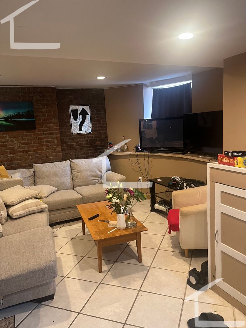 Boston Condo: 6 Saint Luke's Rd