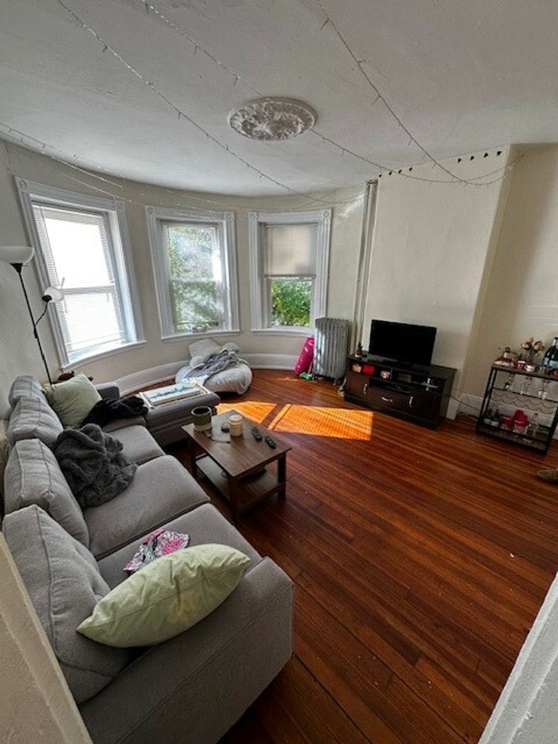 Mission Hill Condo: 96 Calumet St