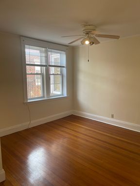 FREE MONTH Union Sq 1 Bed Sunny and very Spacious living room HW Floors Eat in Kit Students ok – photo 1
