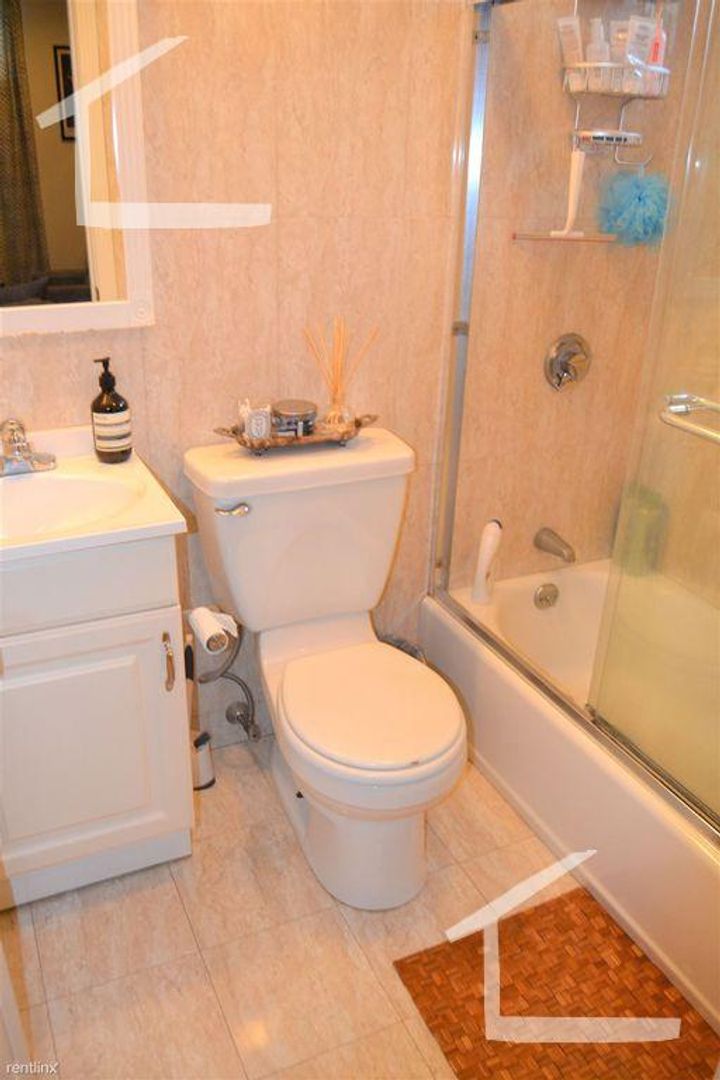 Brookline Condo: 72 Babcock St.,